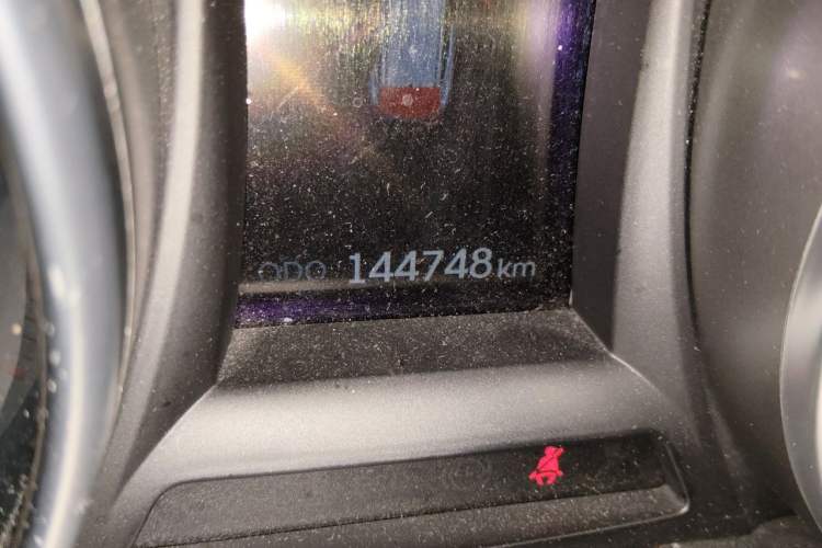 Used Hyundai Santa Fe 2013 2.4L Automatic Two-Wheel Drive Smart Version Odometer Close Up