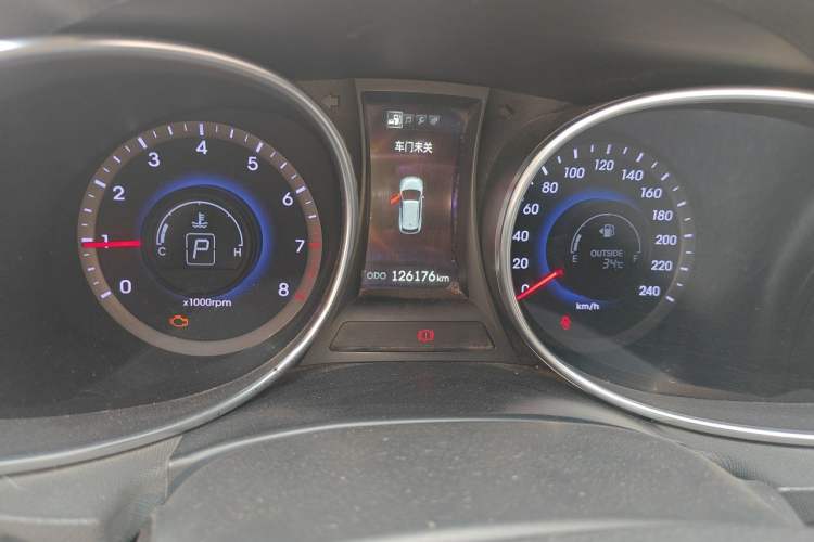 Used Hyundai Santa Fe 2013 2.4L Automatic 2WD Comfort Edition Odometer Close Up