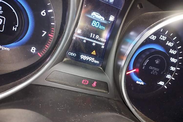 Used Hyundai Santa Fe 2013 2.0T Automatic All-Wheel Drive Prestige Version Odometer Close Up