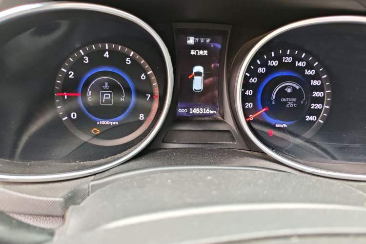 Used Hyundai Santa Fe 2013 2.4L Automatic 2WD Comfort Edition Odometer Close Up