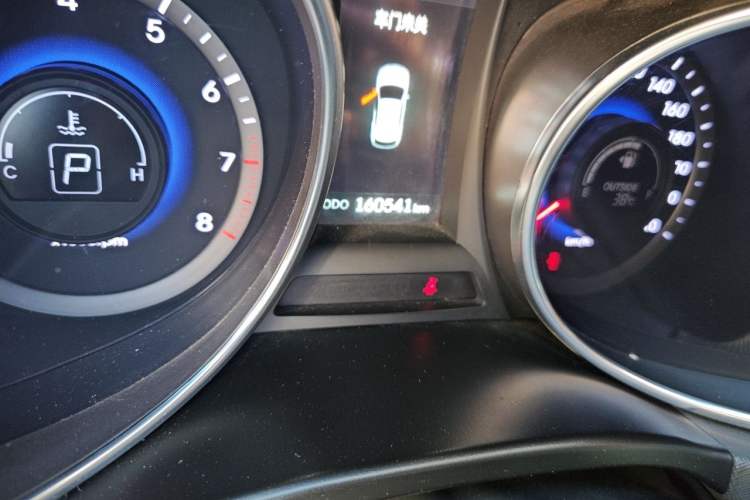 Used Hyundai Santa Fe 2013 Revised Version 2.4L Automatic All-Wheel Drive Smart Type Odometer Close Up