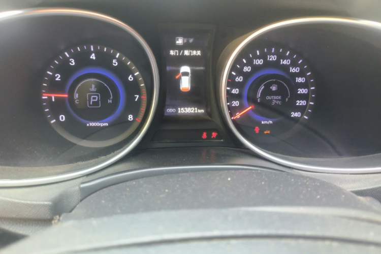 Used Hyundai Santa Fe 2013 2.4L Automatic 2WD Comfort Edition Odometer Close Up