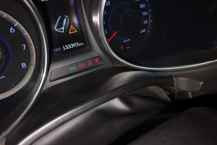 Used Hyundai Santa Fe 2013 Revised Version 2.0T Automatic All-Wheel Drive Top-Tier Trim Odometer Close Up