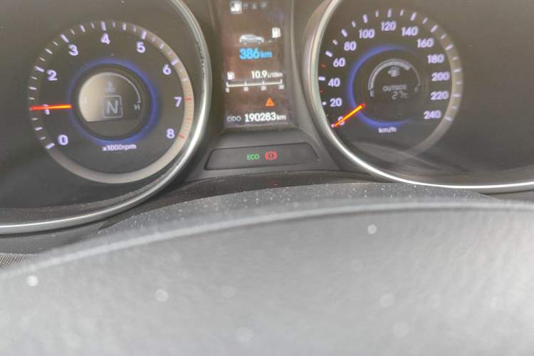 Used Hyundai Santa Fe 2013 2.4L Automatic 2WD Comfort Edition Odometer Close Up