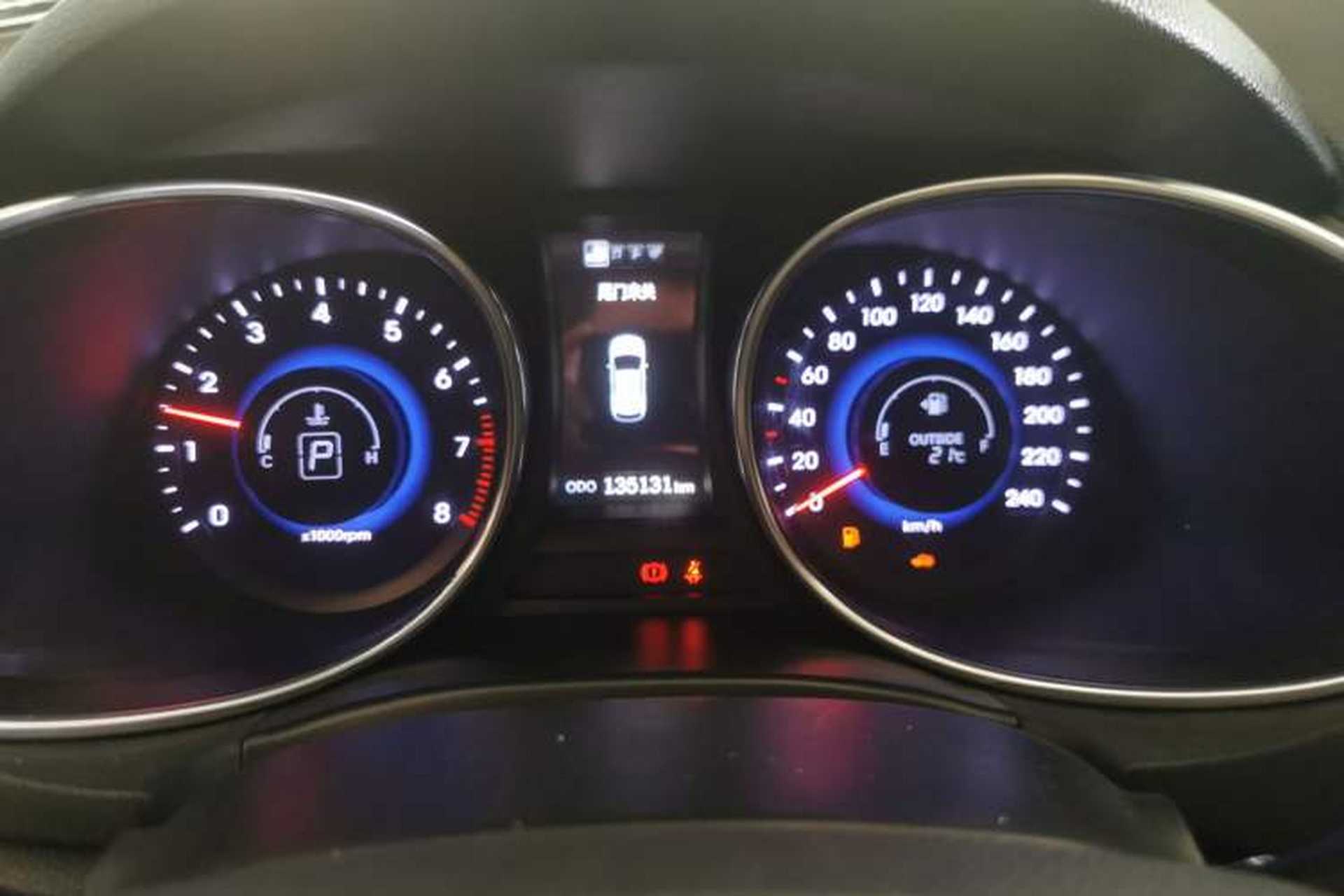 Used Hyundai Santa Fe 2013 2.4L Automatic Two-Wheel Drive Smart Version Odometer Close Up