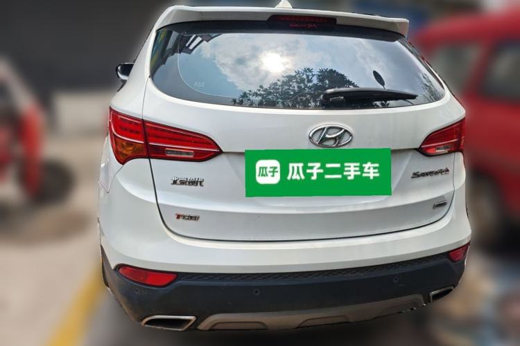 Used Hyundai Santa Fe 2013 2.0T Automatic All-Wheel Drive Top Trim Rear