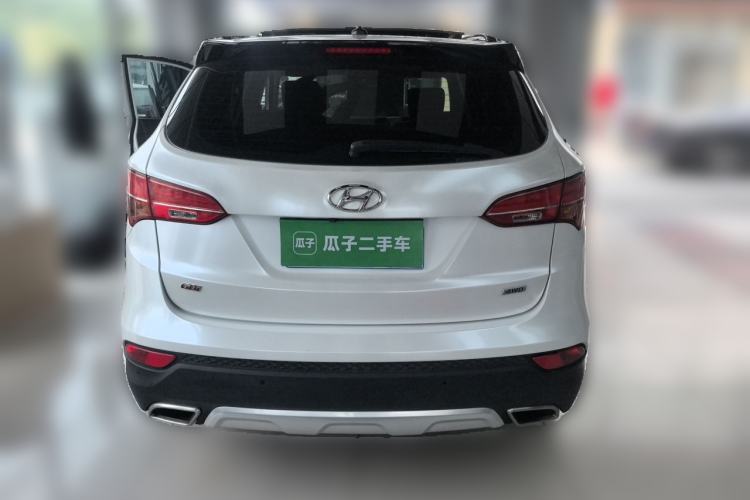 Used Hyundai Santa Fe 2013 Revised Version 2.4L Automatic All-Wheel Drive Luxury Trim Rear