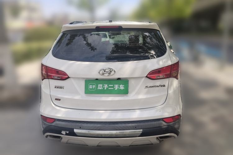Used Hyundai Santa Fe 2013 2.4L Automatic Two-Wheel Drive Smart Version Rear