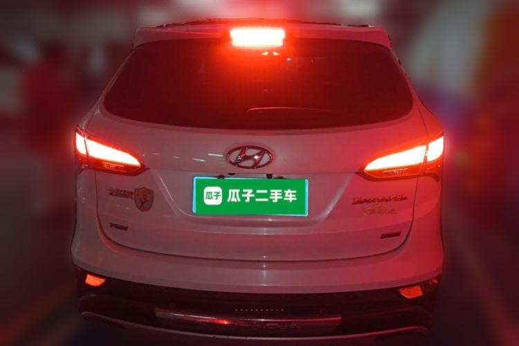 Used Hyundai Santa Fe 2013 2.0T Automatic All-Wheel Drive Top Trim Rear