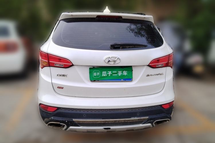 Used Hyundai Santa Fe 2013 2.4L Automatic Two-Wheel Drive Smart Version Rear