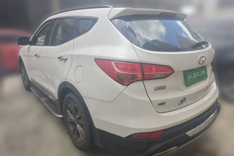Used Hyundai Santa Fe 2013 2.4L Automatic Two-Wheel Drive Smart Version Rear Left 45 Deg