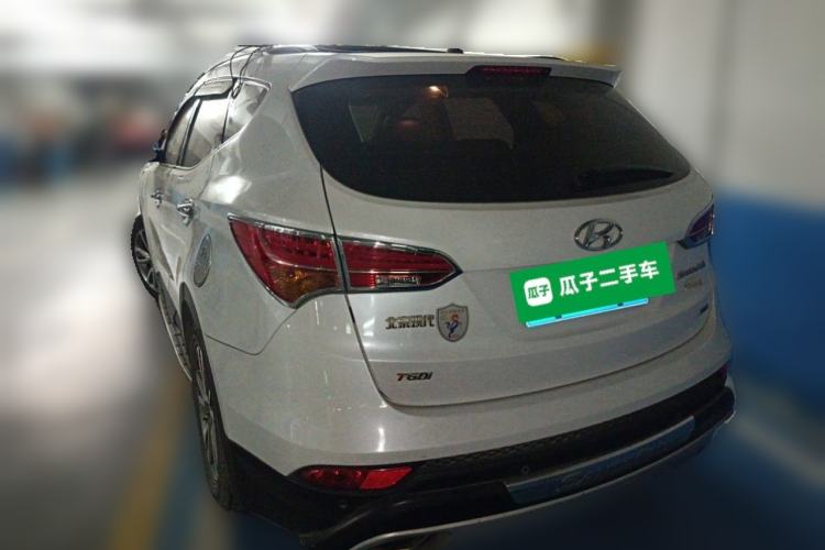 Used Hyundai Santa Fe 2013 2.0T Automatic All-Wheel Drive Top Trim Rear Left 45 Deg
