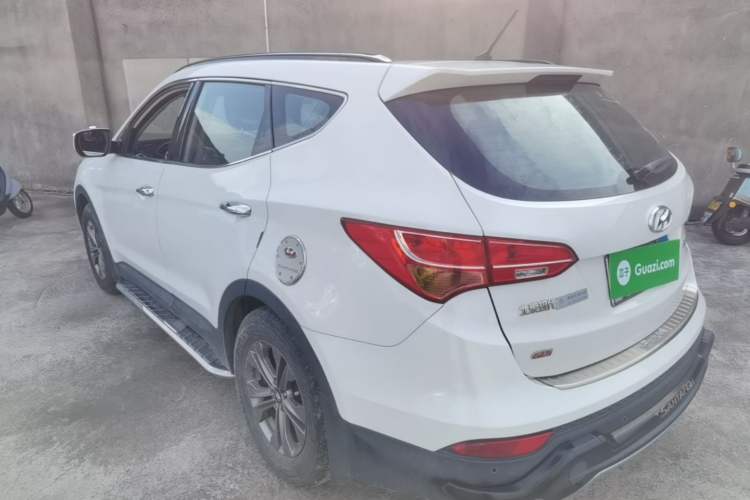 Used Hyundai Santa Fe 2013 2.4L Automatic Two-Wheel Drive Smart Version Rear Left 45 Deg