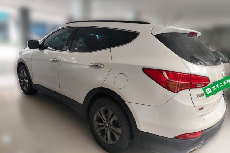 Used Hyundai Santa Fe 2013 2.4L Automatic Two-Wheel Drive Smart Version Rear Left 45 Deg