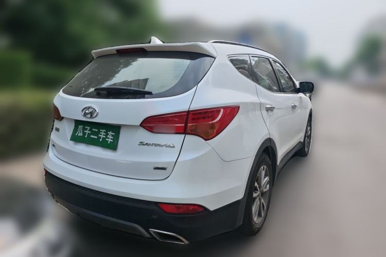 Used Hyundai Santa Fe 2013 Revised Version 2.4L Automatic All-Wheel Drive Luxury Trim Rear Right 45 Deg