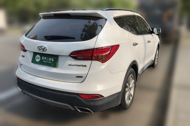 Used Hyundai Santa Fe 2013 Revised Version 2.4L Automatic All-Wheel Drive Luxury Trim Rear Right 45 Deg
