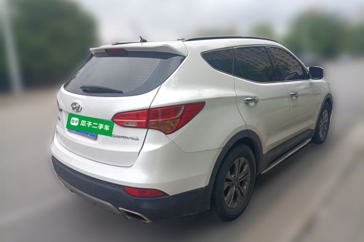 Used Hyundai Santa Fe 2013 2.4L Automatic Two-Wheel Drive Smart Version Rear Right 45 Deg