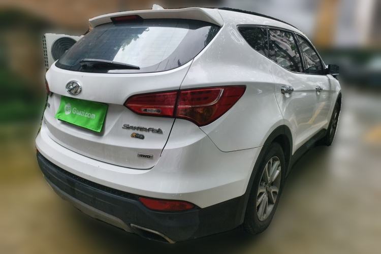 Used Hyundai Santa Fe 2013 2.0T Automatic All-Wheel Drive Top Trim Rear Right 45 Deg