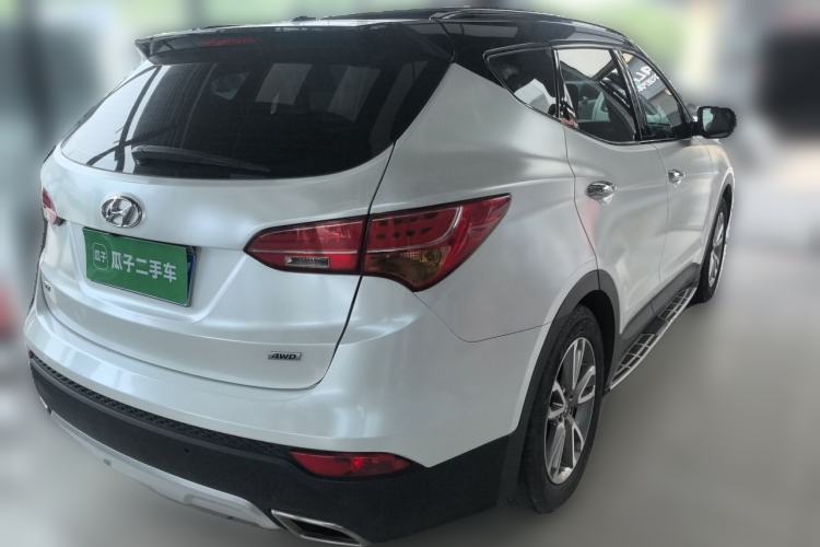 Used Hyundai Santa Fe 2013 Revised Version 2.4L Automatic All-Wheel Drive Luxury Trim Rear Right 45 Deg
