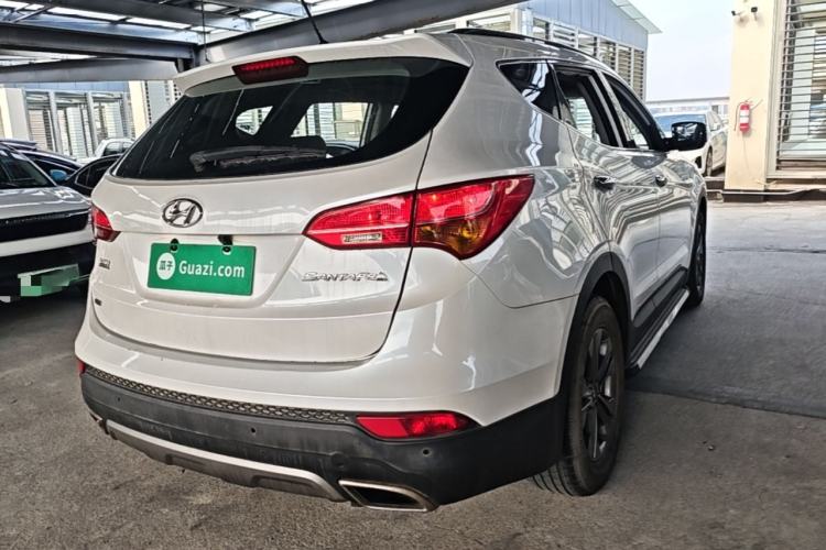 Used Hyundai Santa Fe 2013 2.4L Automatic Two-Wheel Drive Smart Version Rear Right 45 Deg