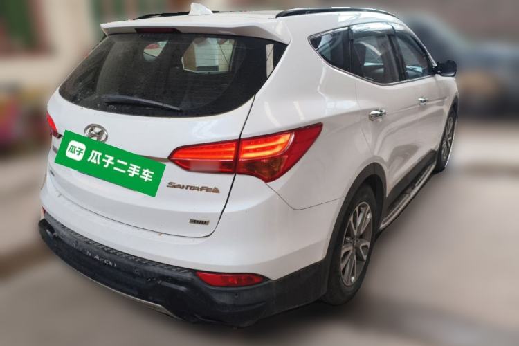 Used Hyundai Santa Fe 2013 2.0T Automatic All-Wheel Drive Top Trim Rear Right 45 Deg