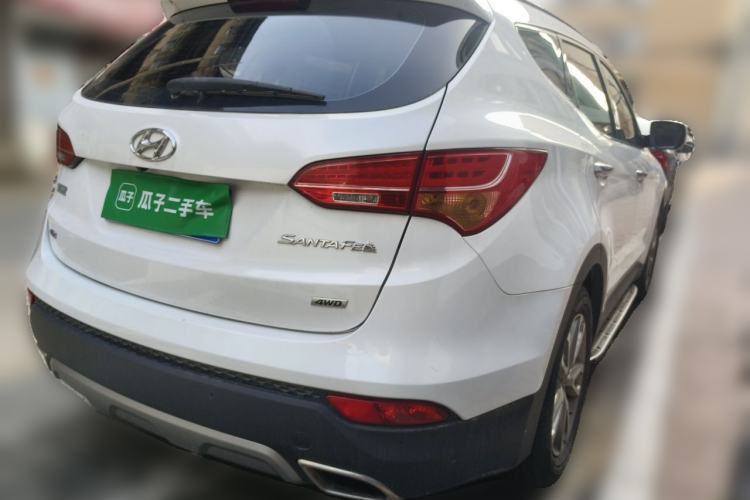 Used Hyundai Santa Fe 2013 Revised Version 2.4L Automatic All-Wheel Drive Luxury Trim Rear Right 45 Deg