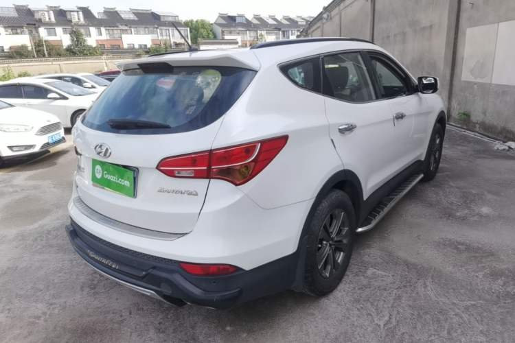 Used Hyundai Santa Fe 2013 2.4L Automatic Two-Wheel Drive Smart Version Rear Right 45 Deg
