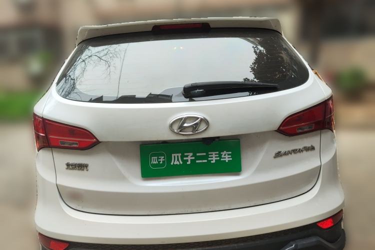 Used Hyundai Santa Fe 2013 2.4L Automatic Two-Wheel Drive Smart Version Rear