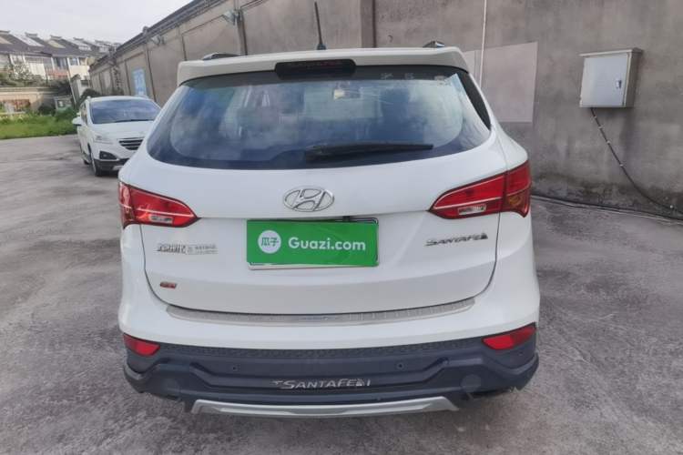 Used Hyundai Santa Fe 2013 2.4L Automatic Two-Wheel Drive Smart Version Rear