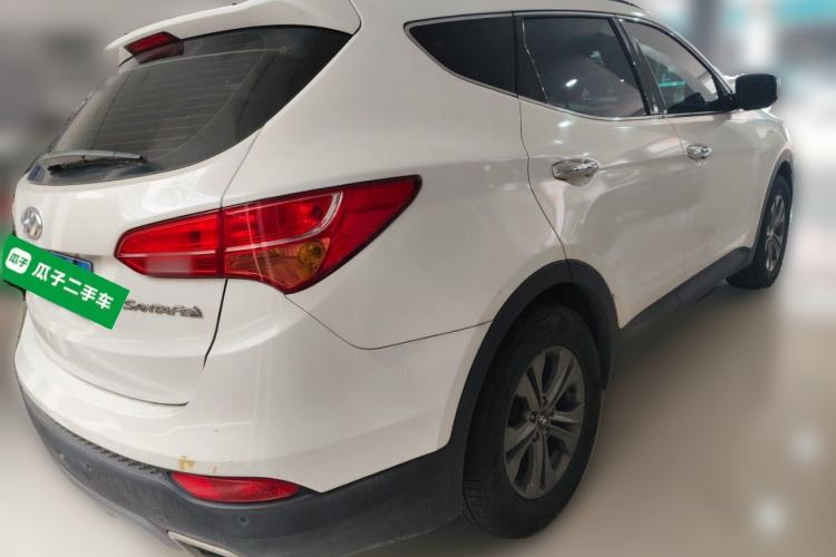 Used Hyundai Santa Fe 2013 2.4L Automatic Two-Wheel Drive Smart Version Rear