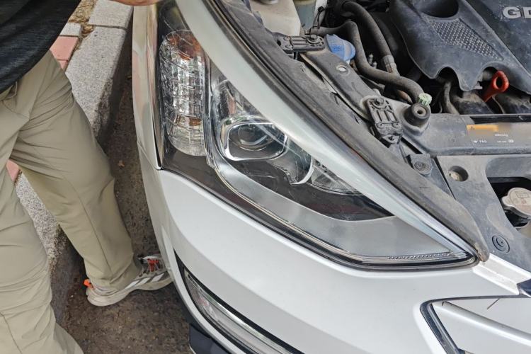 Used Hyundai Santa Fe 2013 2.4L Automatic 2WD Comfort Edition Right Front Headlight
