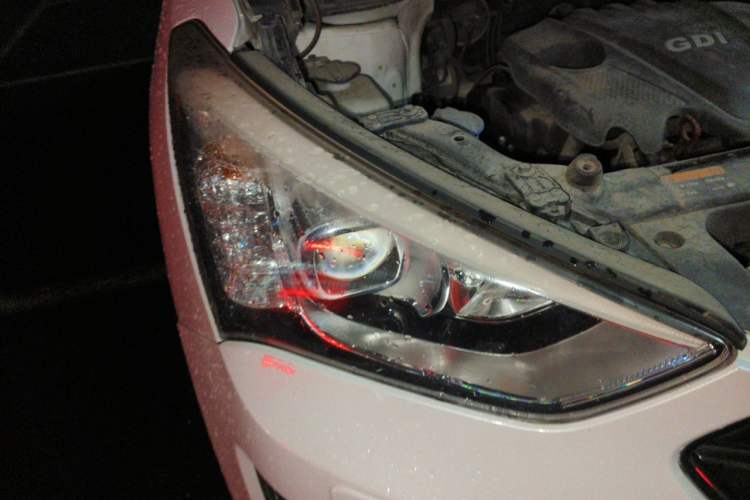 Used Hyundai Santa Fe 2013 2.4L Automatic 4x4 Prestige Edition Right Front Headlight