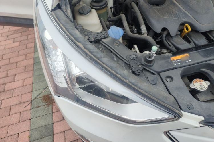 Used Hyundai Santa Fe 2013 2.4L Automatic 2WD Comfort Edition Right Front Headlight