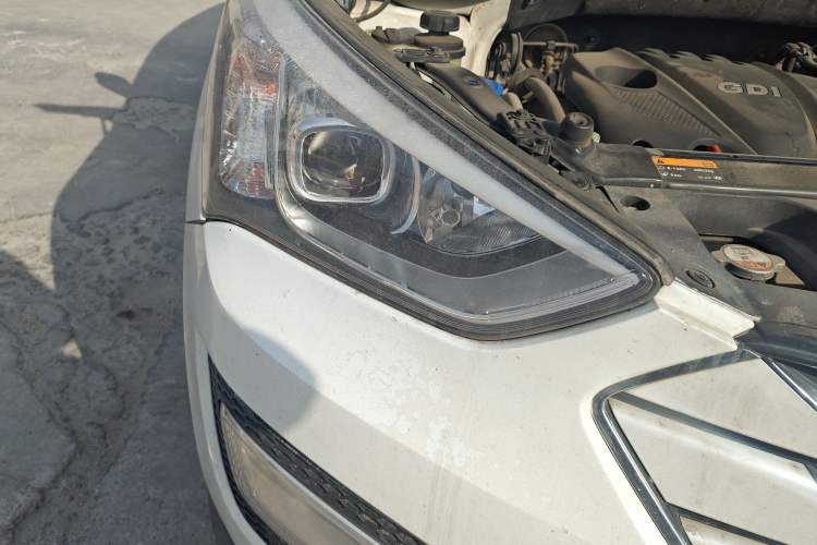 Used Hyundai Santa Fe 2013 2.4L Automatic 2WD Comfort Edition Right Front Headlight