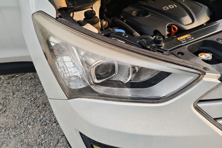 Used Hyundai Santa Fe 2013 2.4L Automatic 2WD Comfort Edition Right Front Headlight