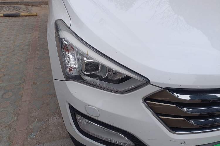 Used Hyundai Santa Fe 2013 Revised Version 2.0T Automatic All-Wheel Drive Top-Tier Trim Right Front Headlight