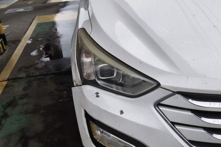 Used Hyundai Santa Fe 2013 2.4L Automatic 2WD Comfort Edition Right Front Headlight
