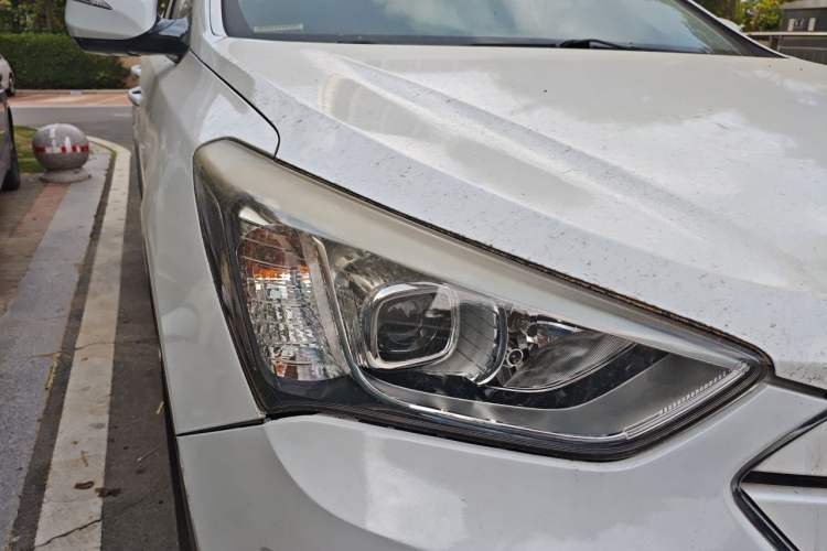 Used Hyundai Santa Fe 2013 2.4L Automatic 2WD Comfort Edition Right Front Headlight