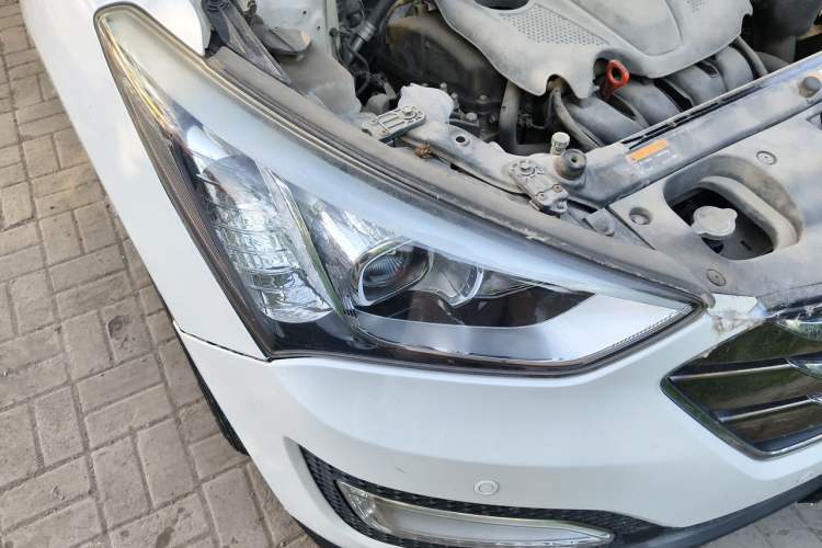Used Hyundai Santa Fe 2013 Revised Version 2.4L Automatic All-Wheel Drive Smart Type Right Front Headlight