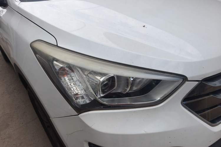 Used Hyundai Santa Fe 2013 2.4L Automatic Two-Wheel Drive Smart Version Right Front Headlight