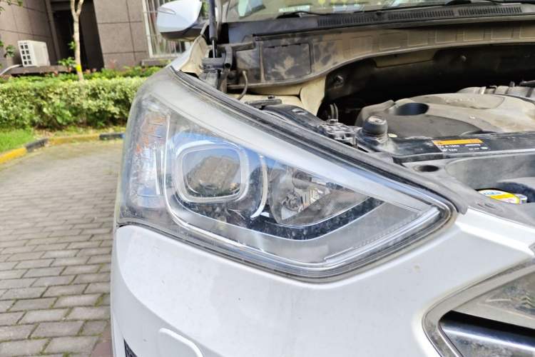 Used Hyundai Santa Fe 2013 Facelifted Version 2.0T Automatic Two-Wheel Drive Prestige Edition Right Front Headlight