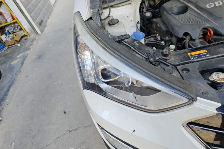 Used Hyundai Santa Fe 2013 Revised Version 2.4L Automatic All-Wheel Drive Smart Type Right Front Headlight