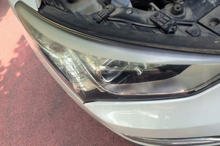 Used Hyundai Santa Fe 2013 2.4L Automatic 2WD Comfort Edition Right Front Headlight