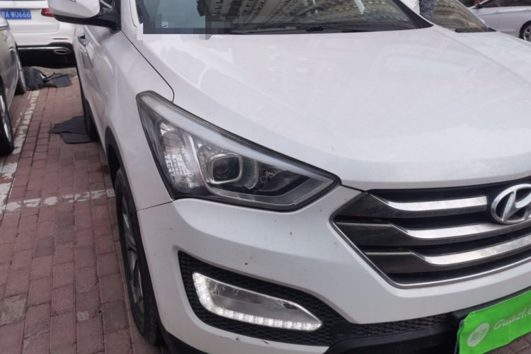 Used Hyundai Santa Fe 2013 2.4L Automatic Two-Wheel Drive Smart Version Right Front Headlight