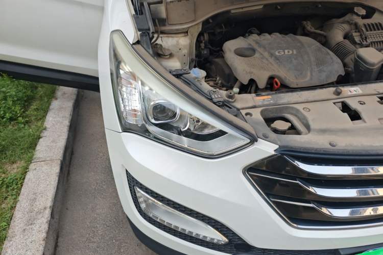 Used Hyundai Santa Fe 2013 Revised Version 2.4L Automatic All-Wheel Drive Smart Type Right Front Headlight