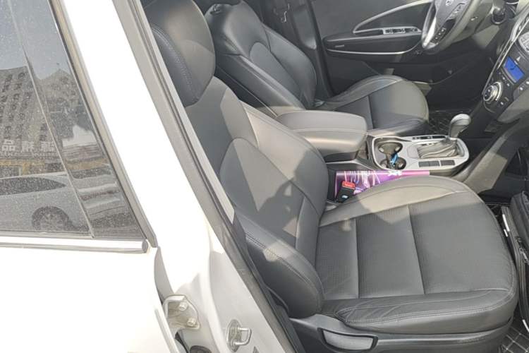 Used Hyundai Santa Fe 2013 2.4L Automatic 2WD Comfort Edition Right Front Seat