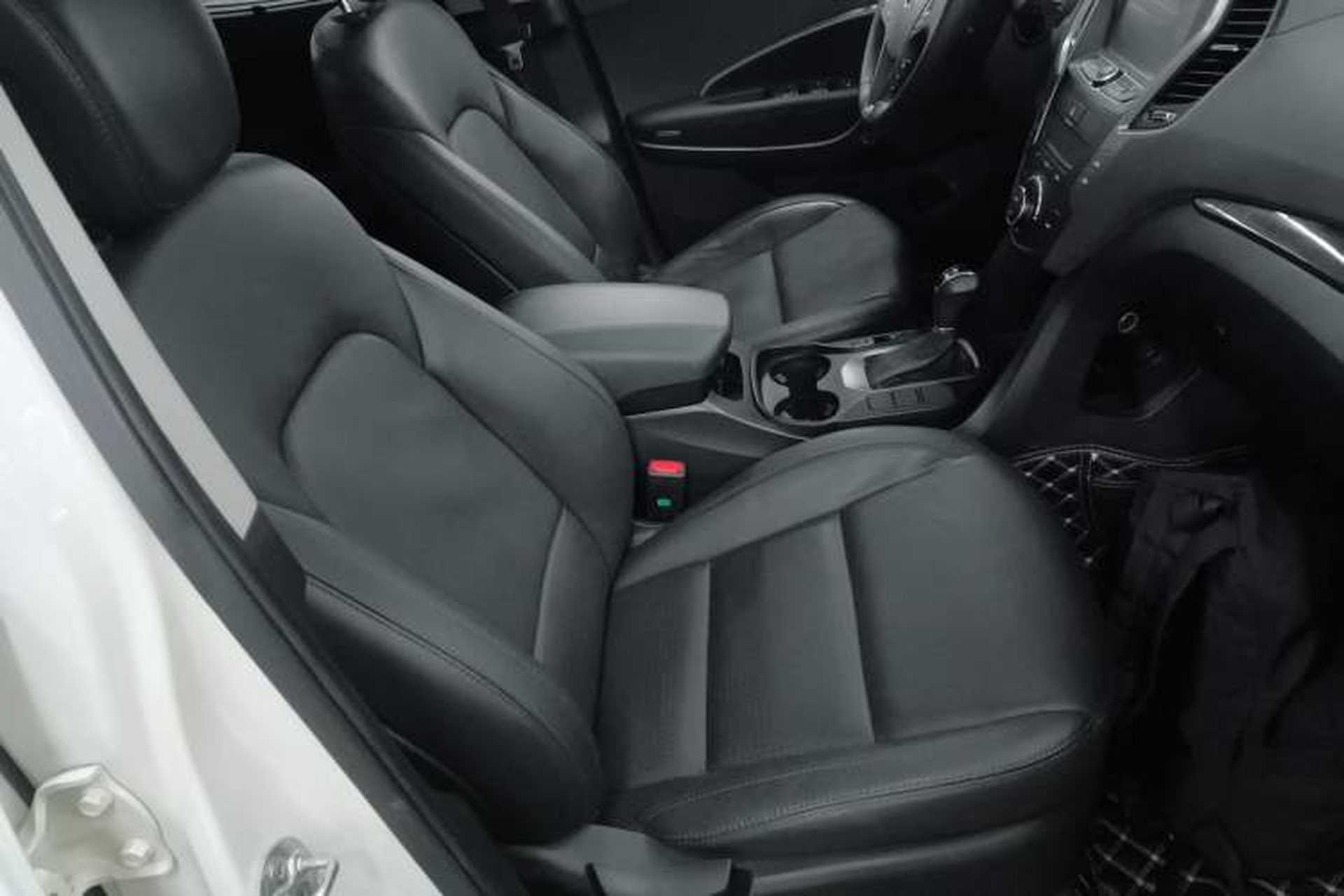 Used Hyundai Santa Fe 2013 2.4L Automatic Two-Wheel Drive Smart Version Right Front Seat