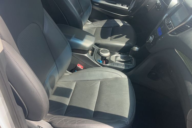 Used Hyundai Santa Fe 2013 2.4L Automatic Two-Wheel Drive Smart Version Right Front Seat