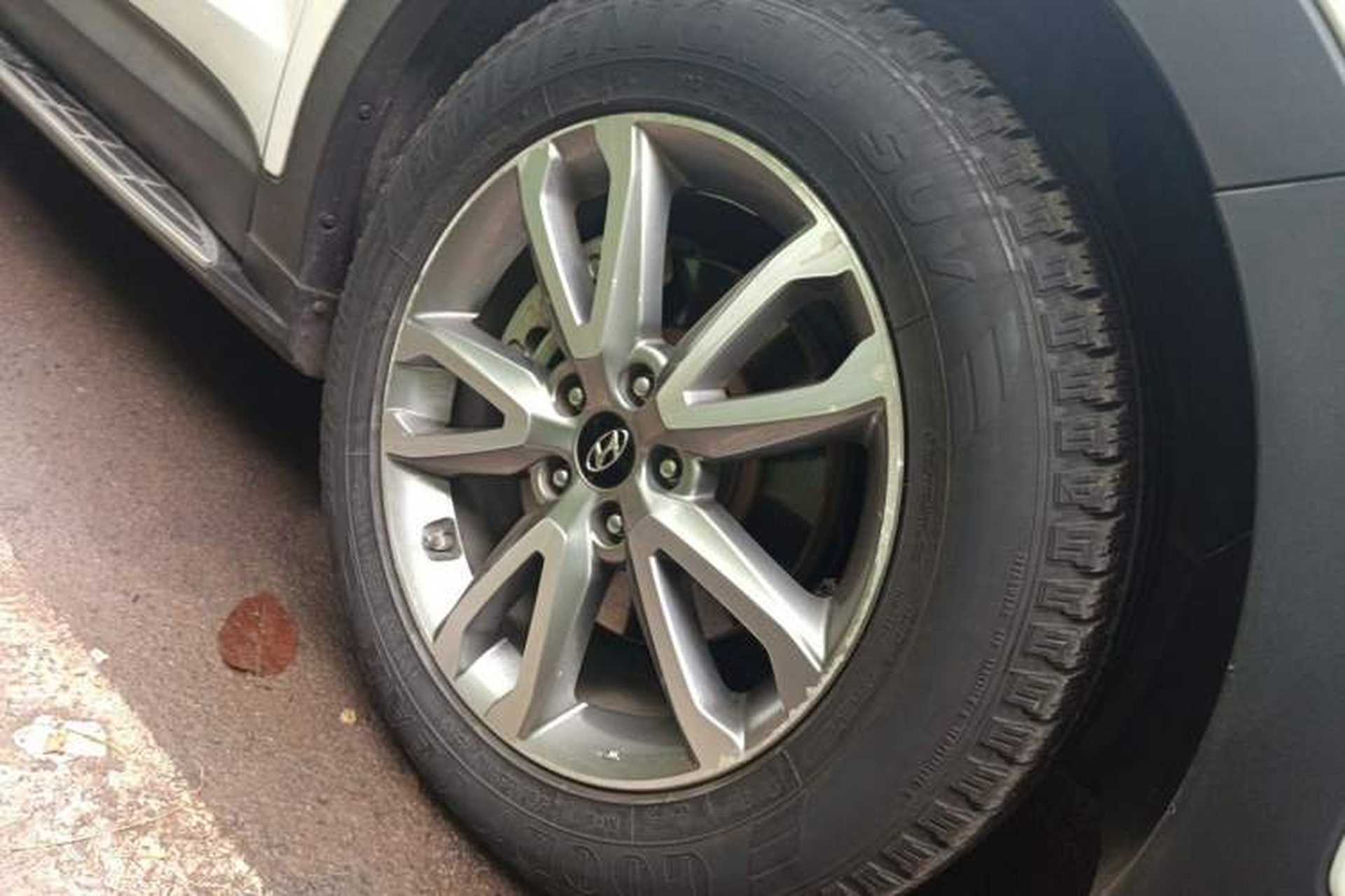 Used Hyundai Santa Fe 2013 Revised Version 2.0T Automatic All-Wheel Drive Prestige Edition Right Front Wheel Hub