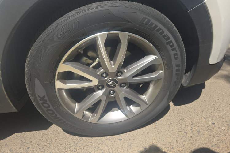Used Hyundai Santa Fe 2013 2.0T Automatic All-Wheel Drive Prestige Version Right Front Wheel Hub
